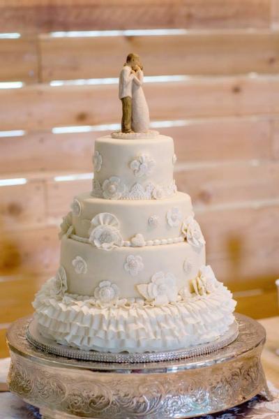 A truly elegant wedding cake with various depths.