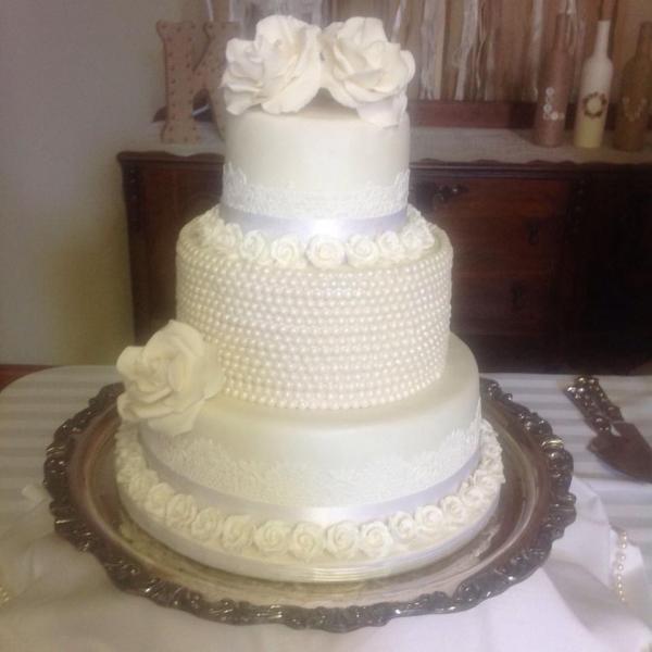 Beautiful textures create this stunning wedding cake.